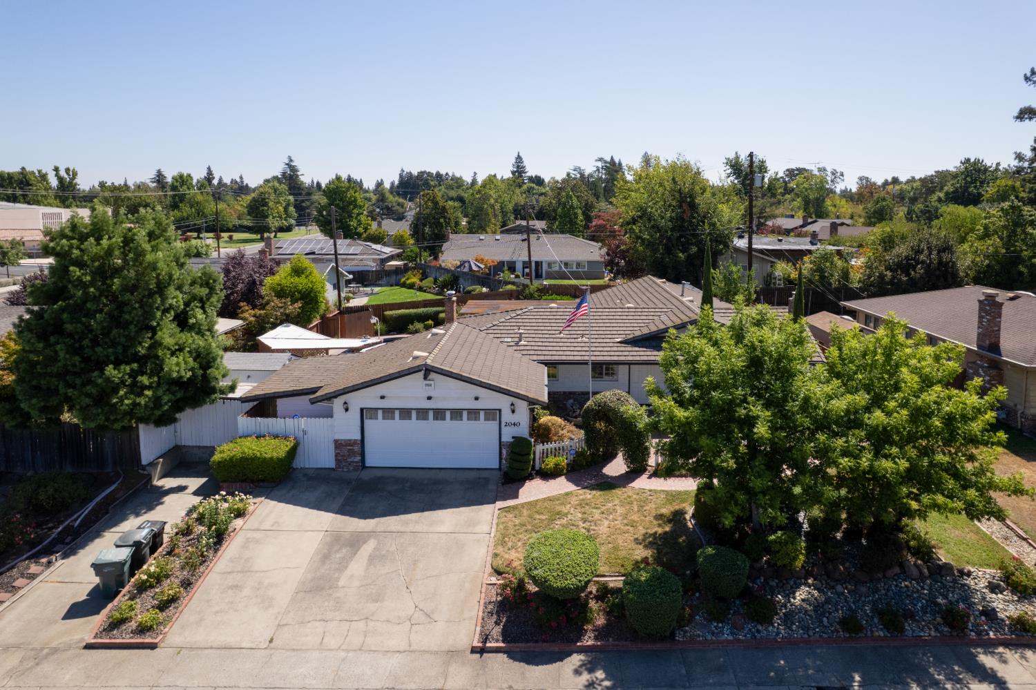 2040 Linden Grove Way