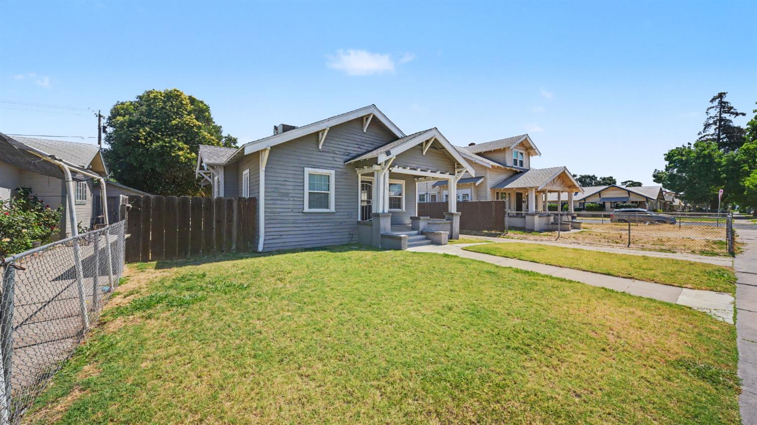 115 W 19th St - Photo 2