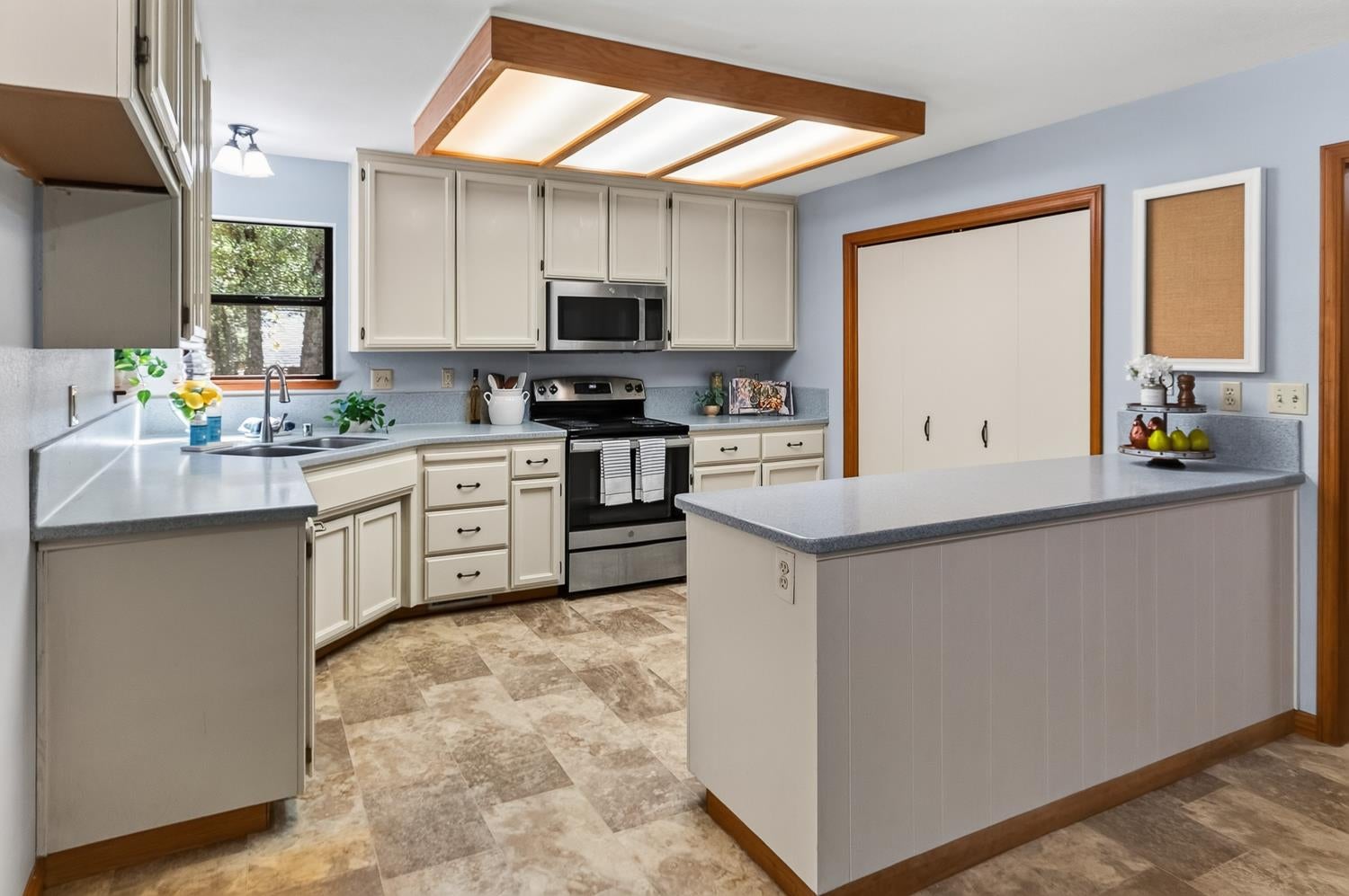 18018 Hummingbird Drive