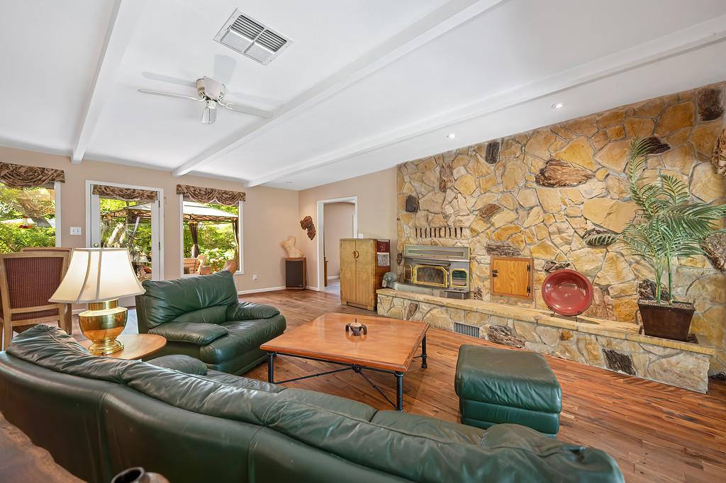 7912 Oak Glen Lane