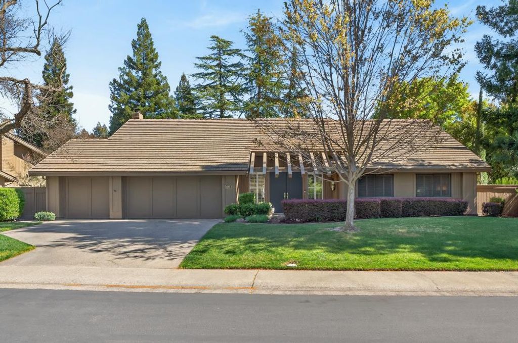 Photo of 11334 Mother Lode Circle, Gold River, CA 95670 (MLS # 226026843)