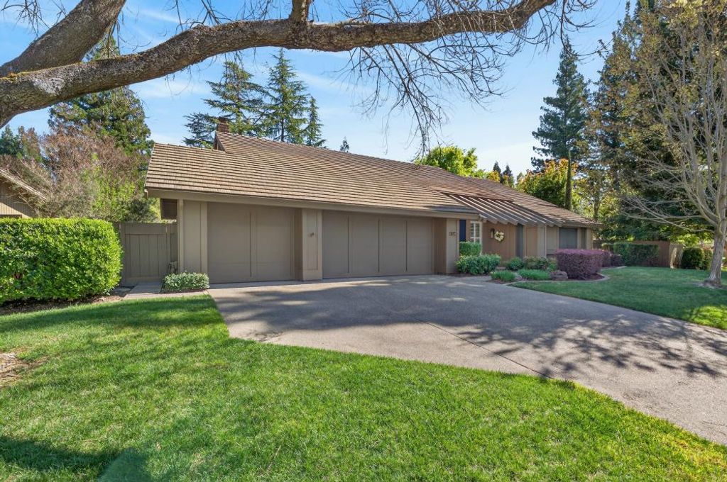 Photo of 11334 Mother Lode Circle, Gold River, CA 95670 (MLS # 226026843)