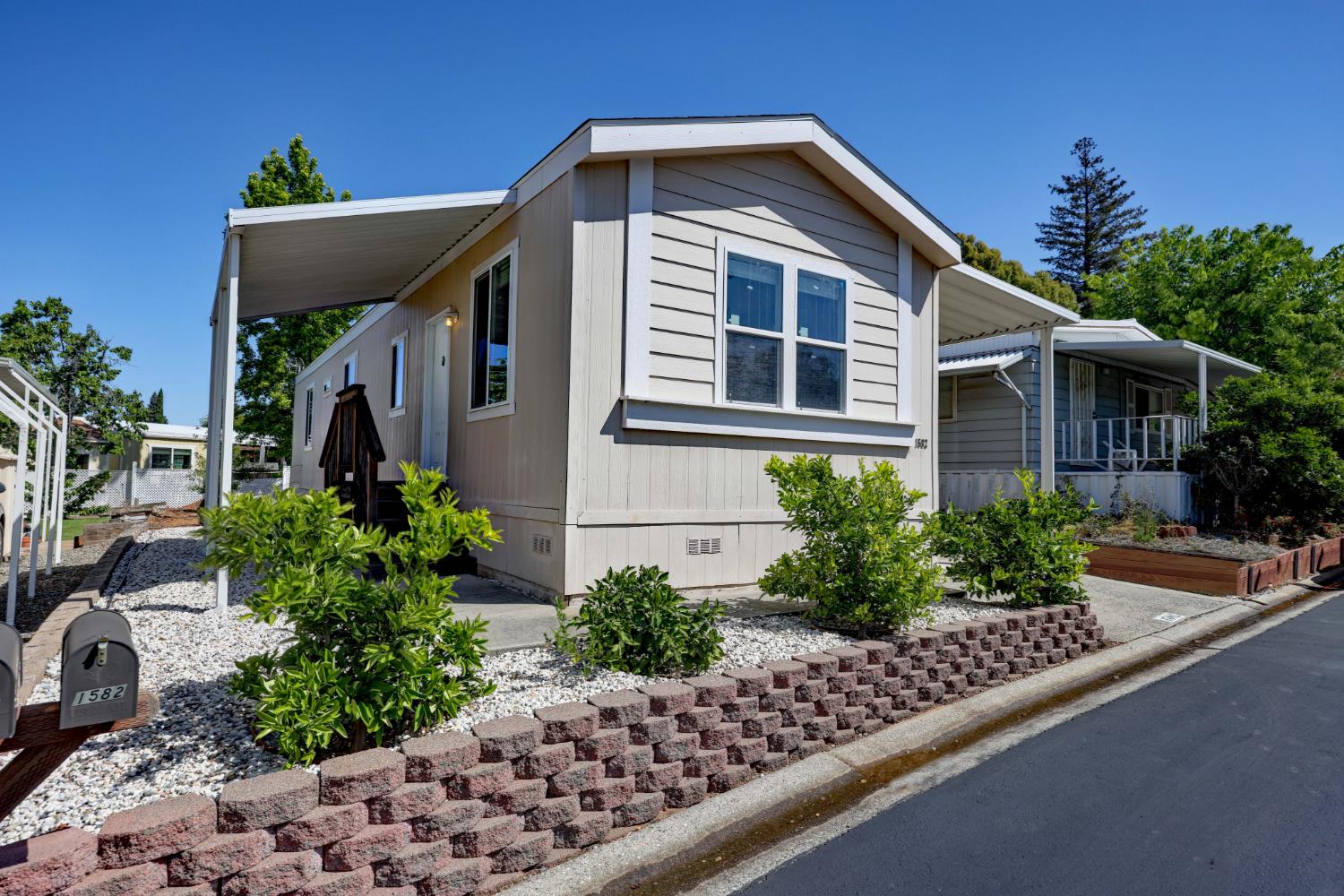 1582 Cottonwood Circle