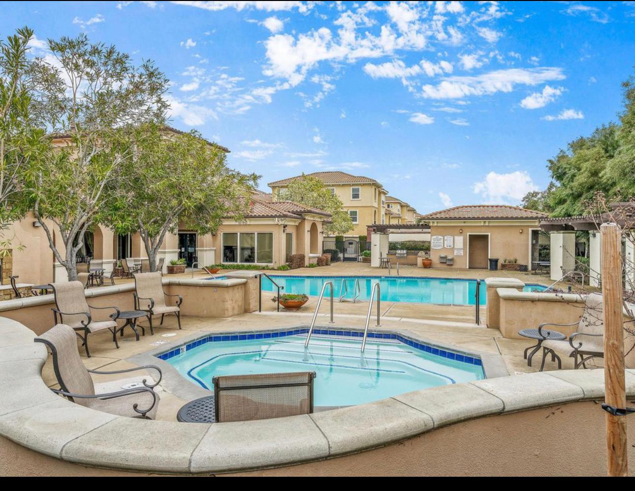 4800 SE Westlake Parkway 1009