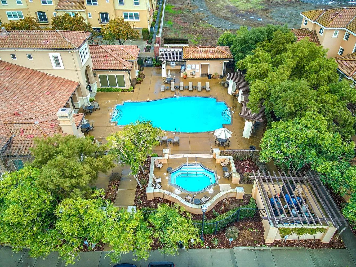 4800 SE Westlake Parkway 1009