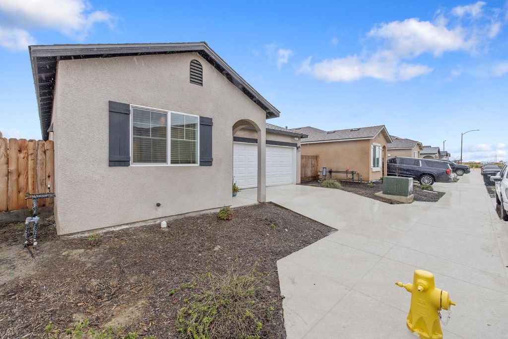 Photo of 535 Sandtrap Lane, Lemoore, CA 93245 (MLS # 226019405)