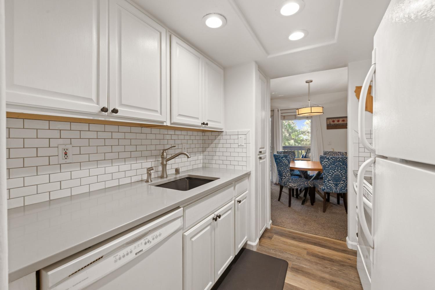 2448 Larkspur Lane 318
