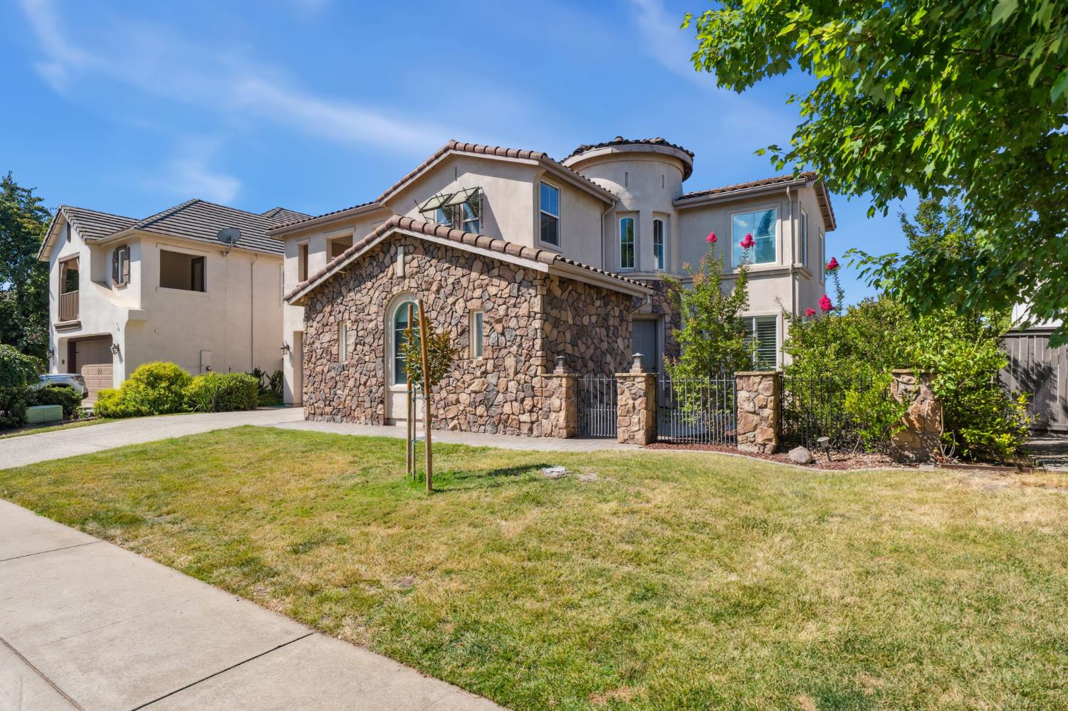 1512 Grey Owl Circle