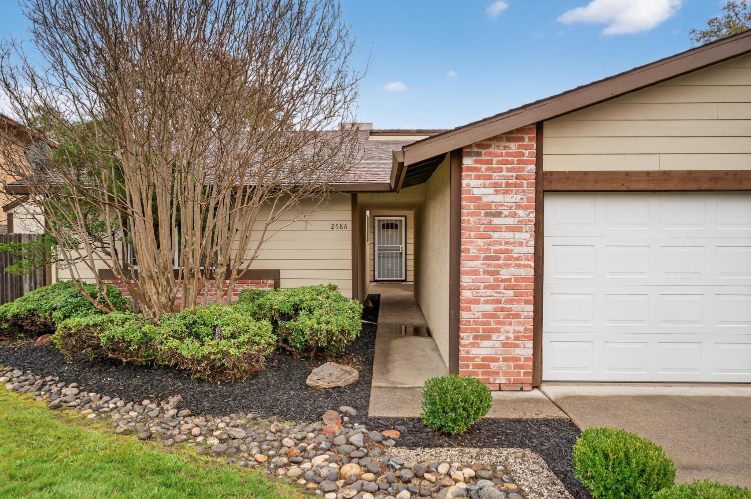 2586 Pinnacles Drive