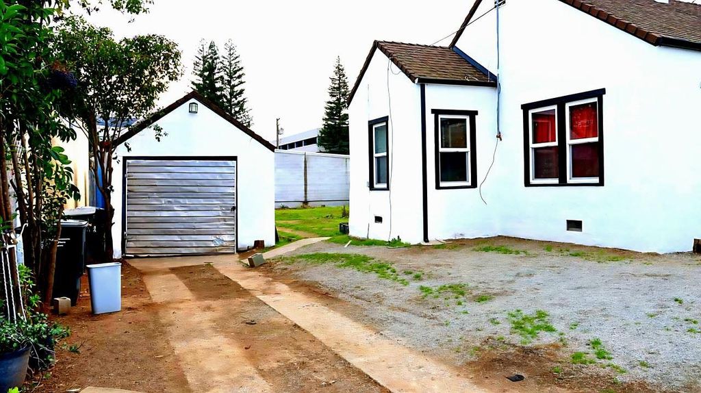 Photo of 1332 Dixieanne Avenue, Sacramento, CA 95815 (MLS # 226033805)