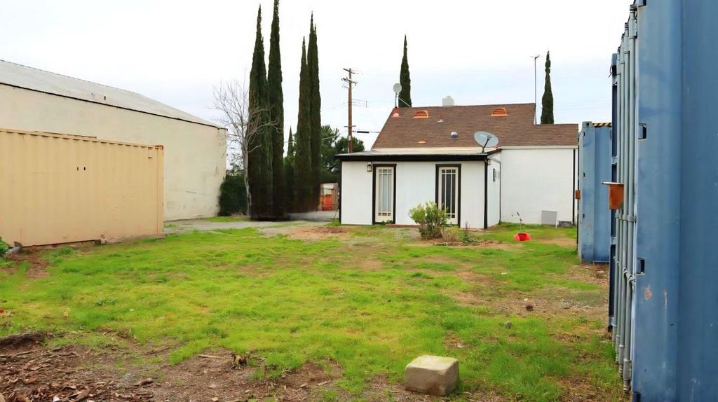 Photo of 1332 Dixieanne Avenue, Sacramento, CA 95815 (MLS # 226033805)