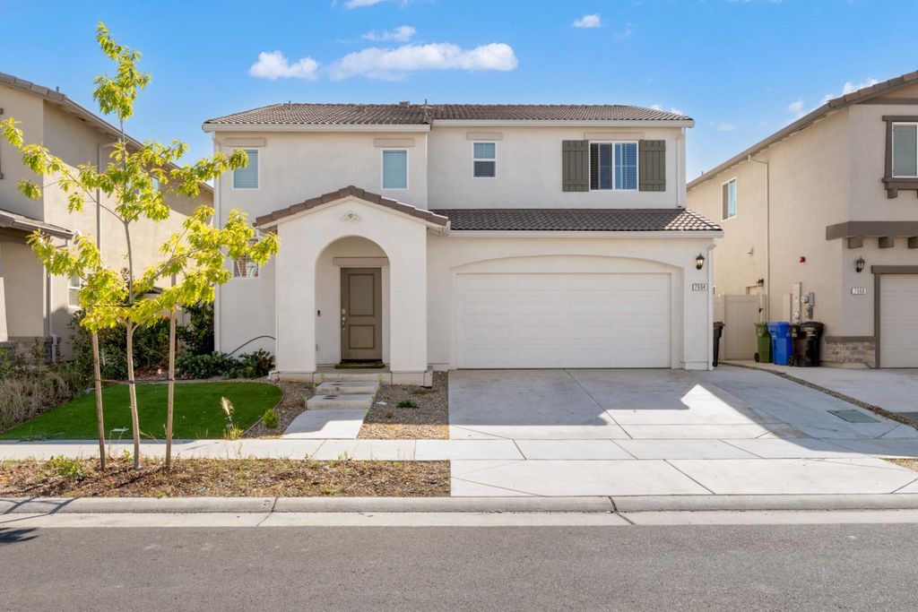 Photo of 7664 Walpole Way, Elk Grove, CA 95758 (MLS # 226030404)