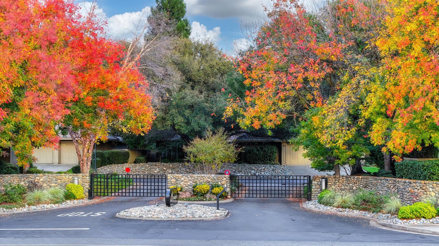 11370 Huntington Village Lane