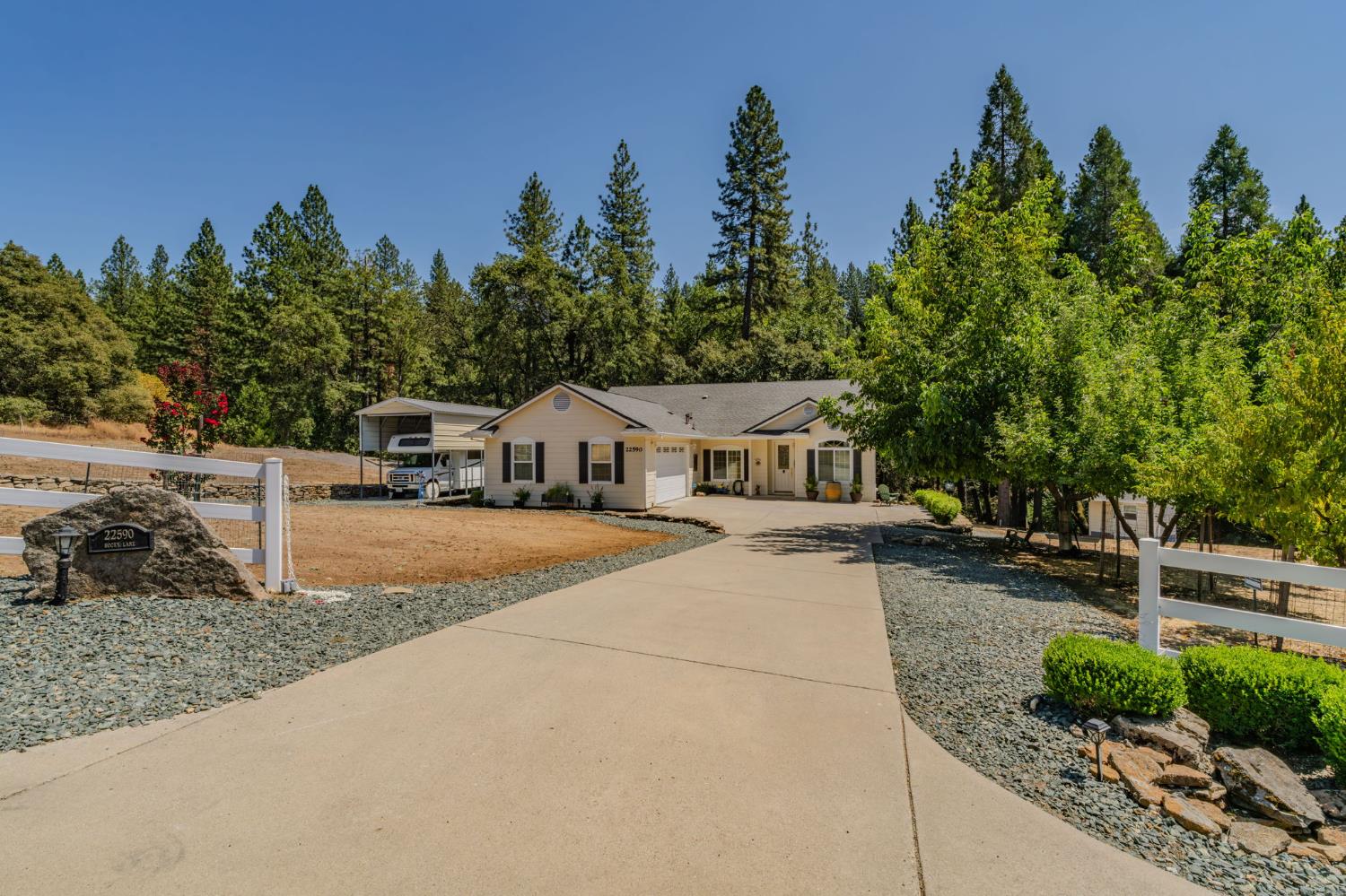 22590 Rocky Lane