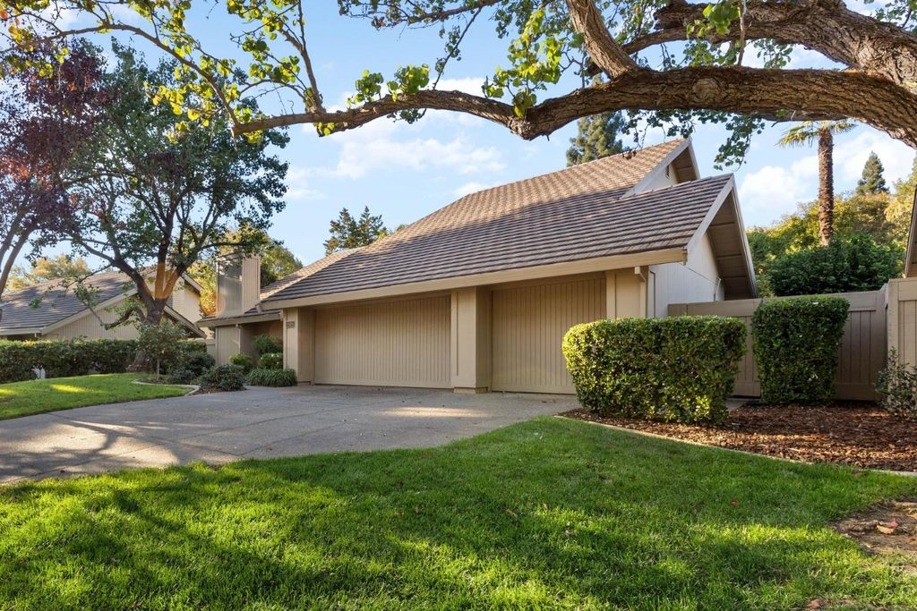 Photo of 11305 Sutters Mill Circle, Gold River, CA 95670 (MLS # 226033426)