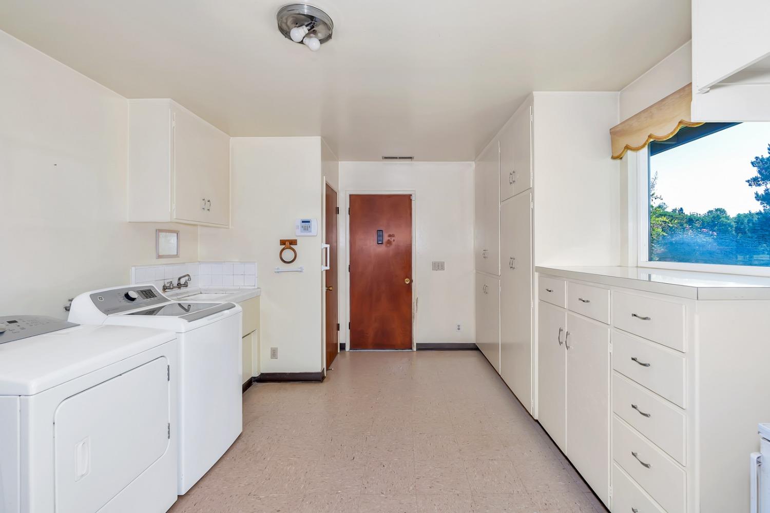 Gustine, California 95322, United States, 3 Bedrooms Bedrooms, ,3 BathroomsBathrooms,Residential,Active,127499