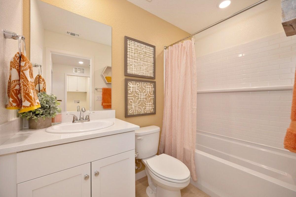 1832 Snowy White Place 53