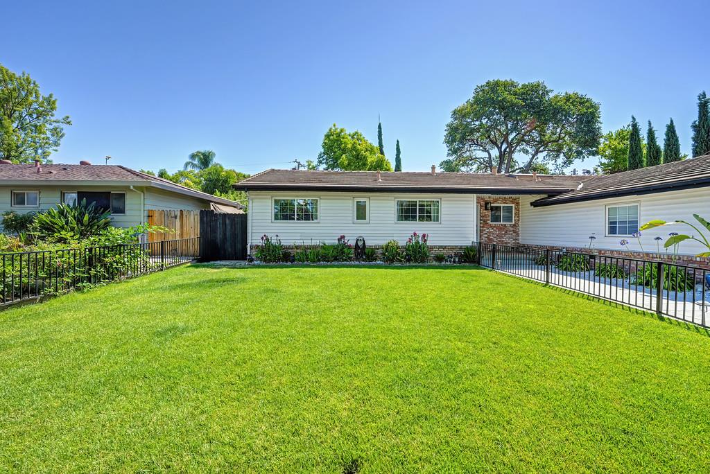 4404 Rollingrock Way