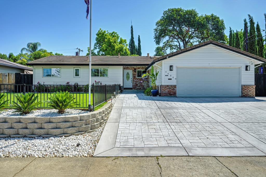 4404 Rollingrock Way