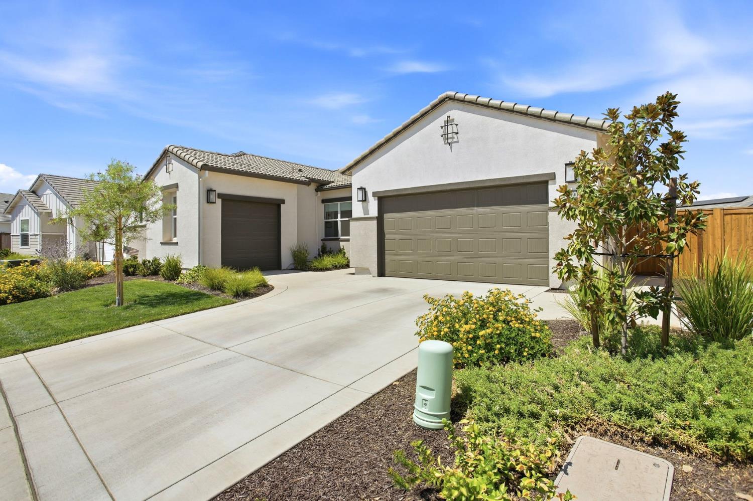 5090 Royal Lily Avenue
