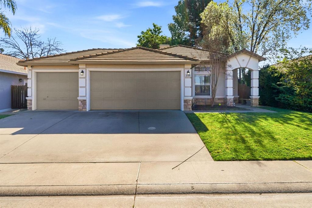 Photo of 8154 Andante Drive, Citrus Heights, CA 95621 (MLS # 226031516)