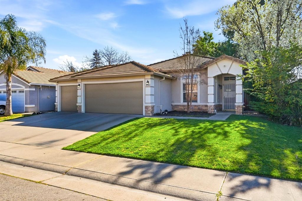 Photo of 8154 Andante Drive, Citrus Heights, CA 95621 (MLS # 226031516)
