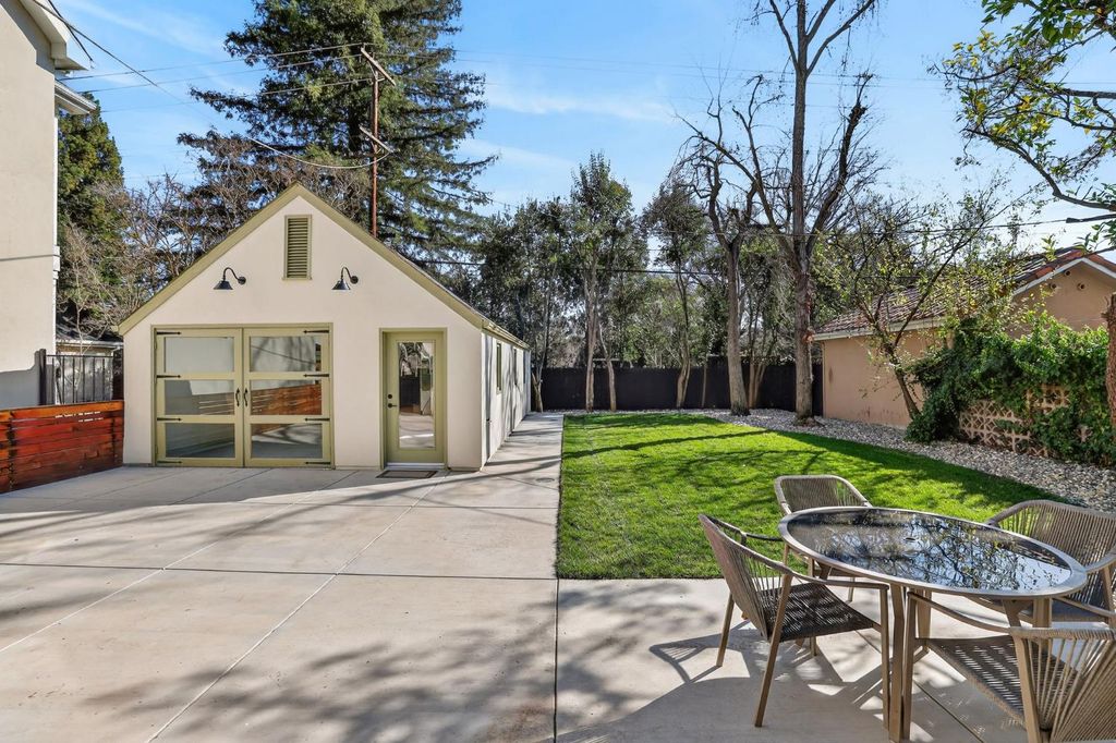 Photo of 1373 47th St, Sacramento, CA 95819 (MLS # 226034960)