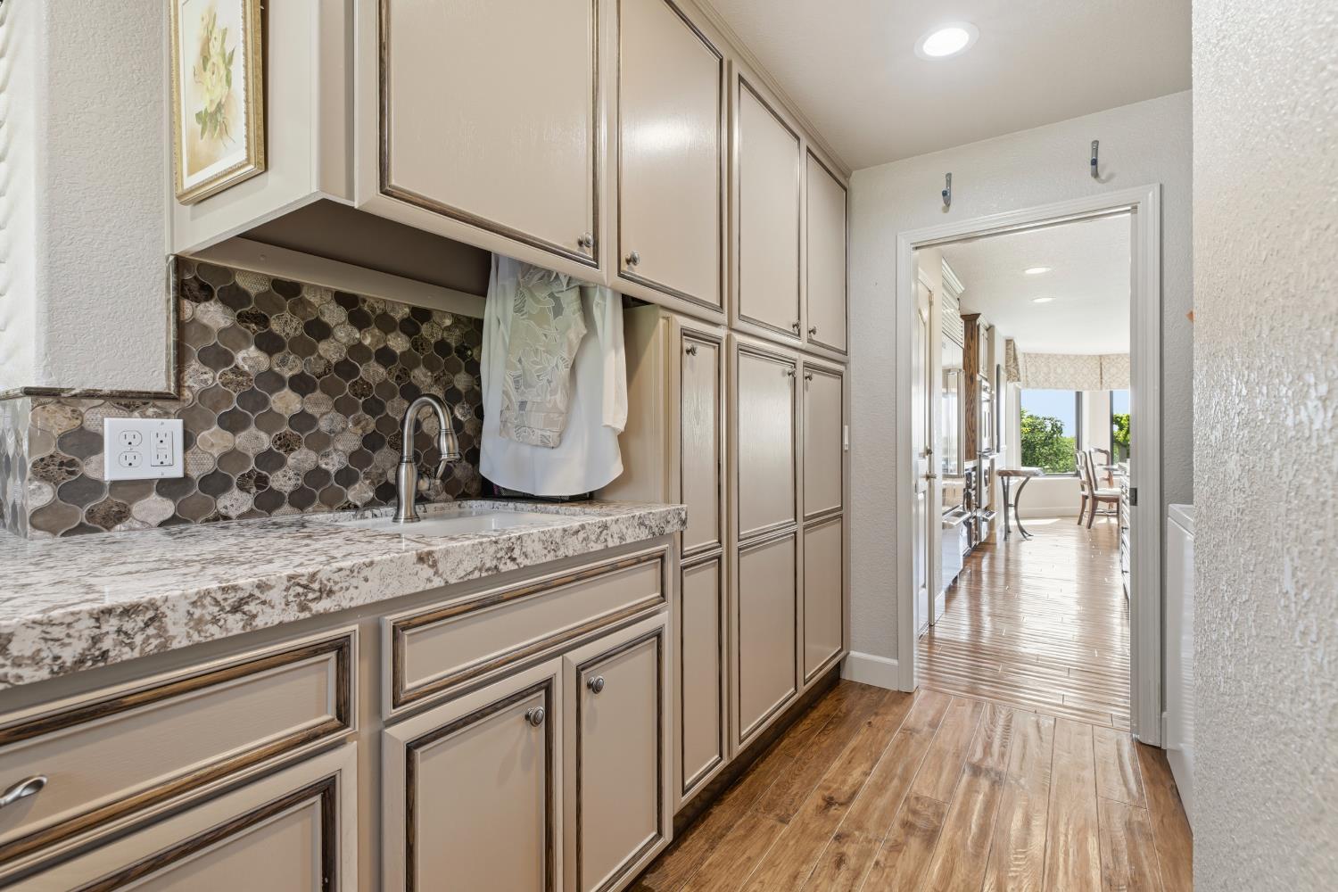 9000 Oak View Dr, Oakdale, CA, 95361, USA, 3 Bedrooms Bedrooms, ,4 BathroomsBathrooms,Residential,Active,9000 Oak View Dr,226038885