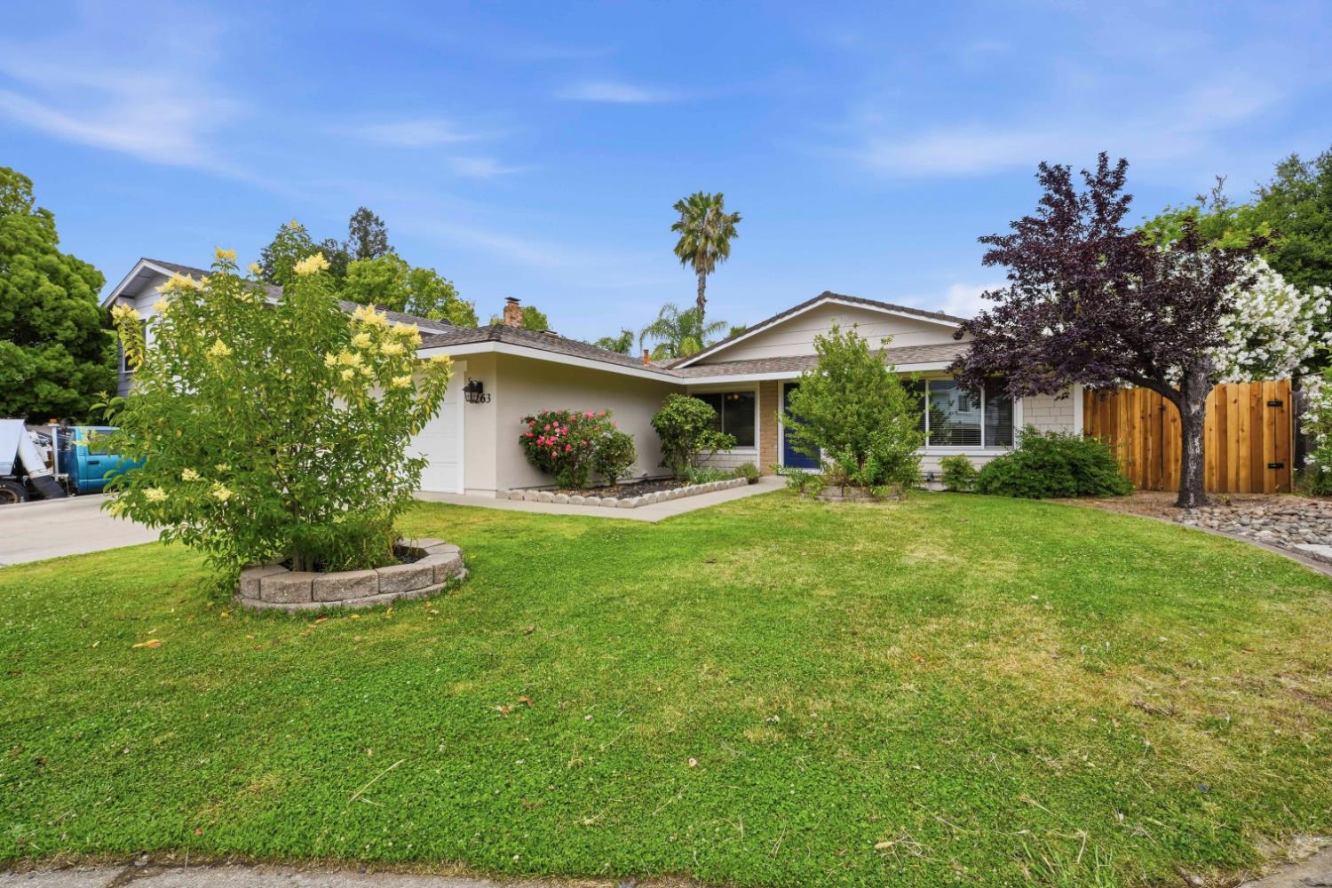 8263 Scarlet Oak Circle
