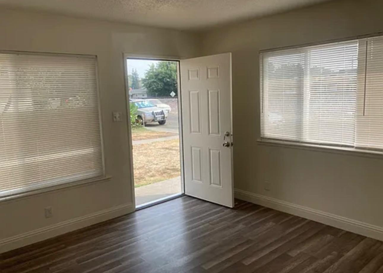 1037 W Santa Fe Avenue