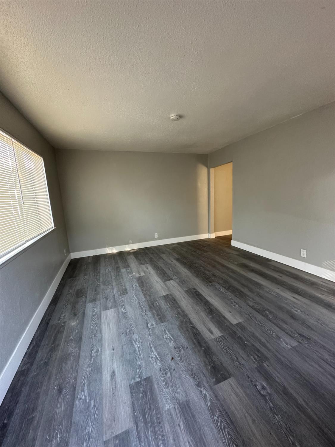 1037 W Santa Fe Avenue