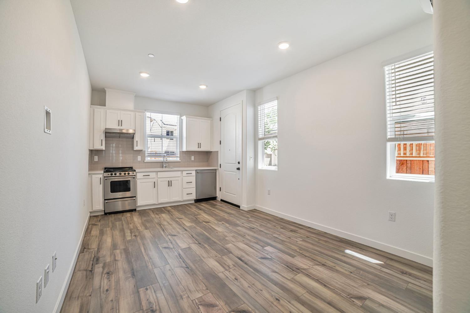 1518 N Central Parkway