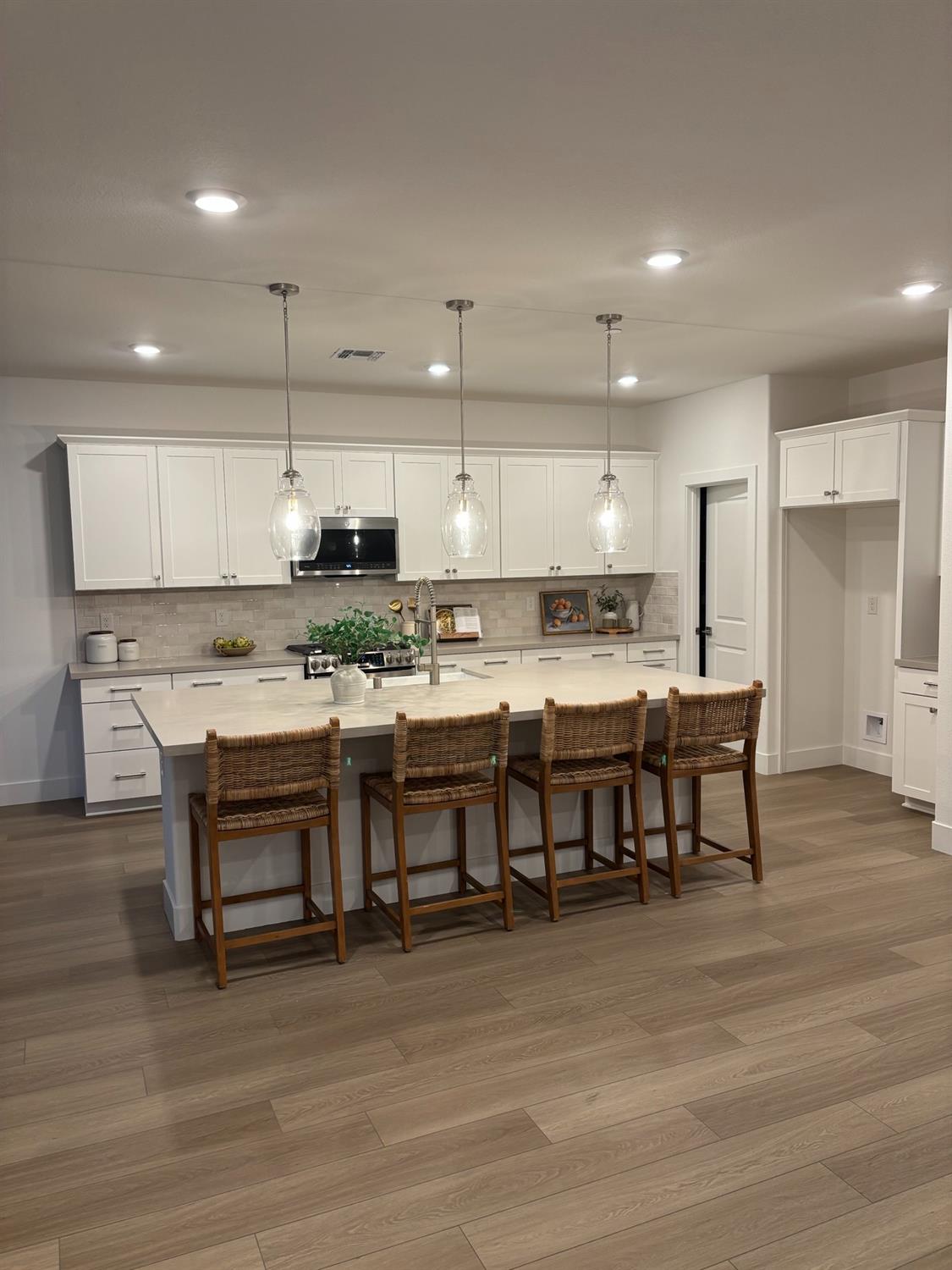 2928 Knightsbridge Lane