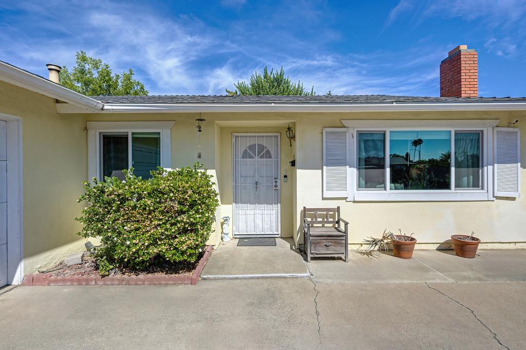 7104 Rimrock Drive