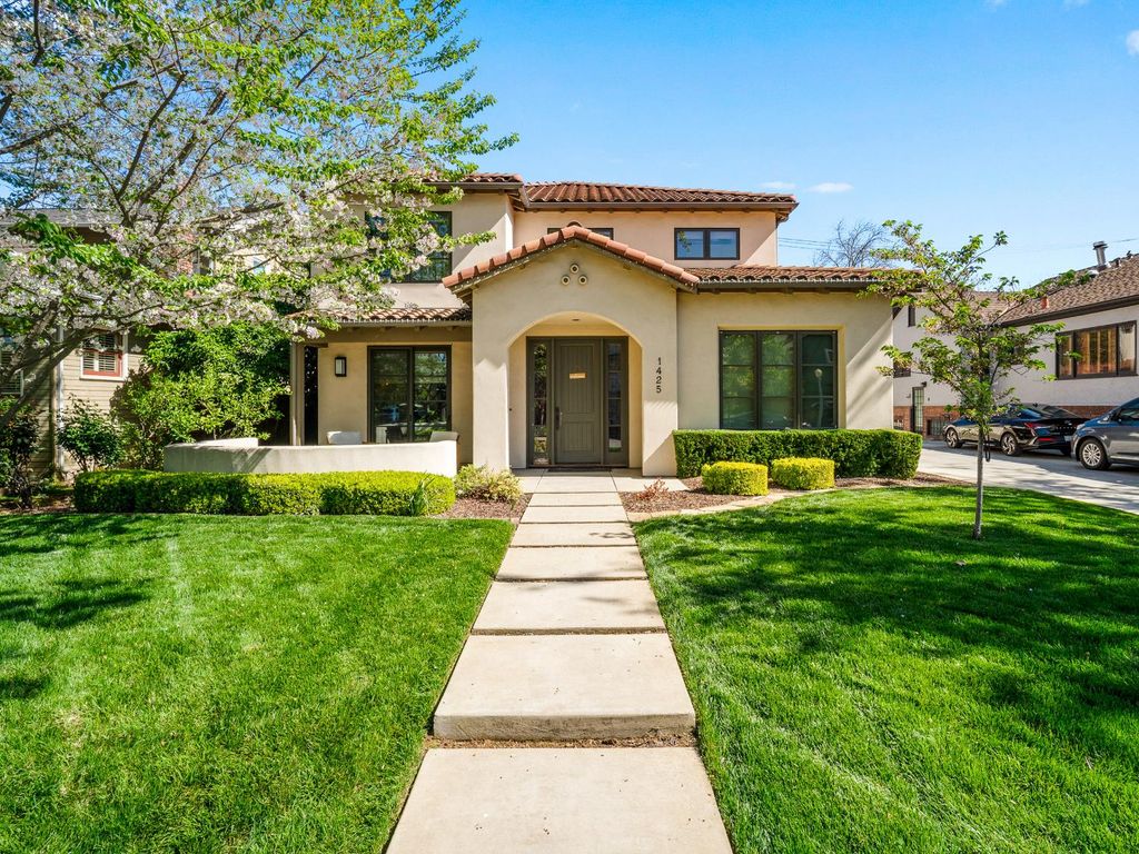 Photo of 1425 37th Street, Sacramento, CA 95816 (MLS # 226032101)