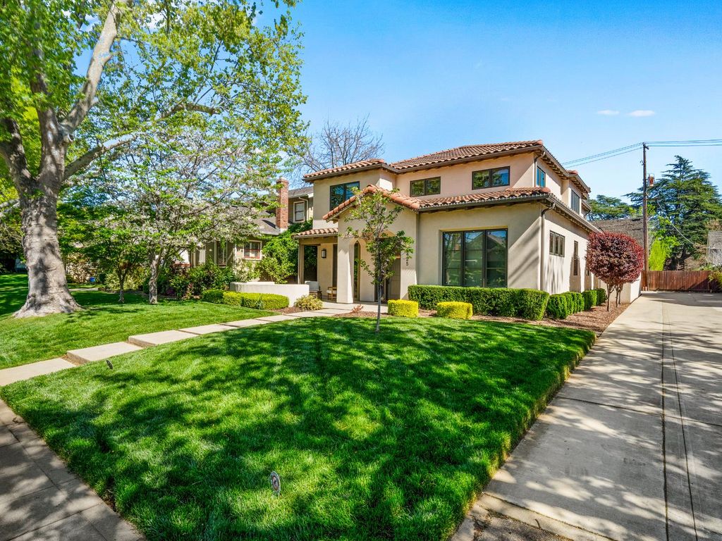 Photo of 1425 37th Street, Sacramento, CA 95816 (MLS # 226032101)