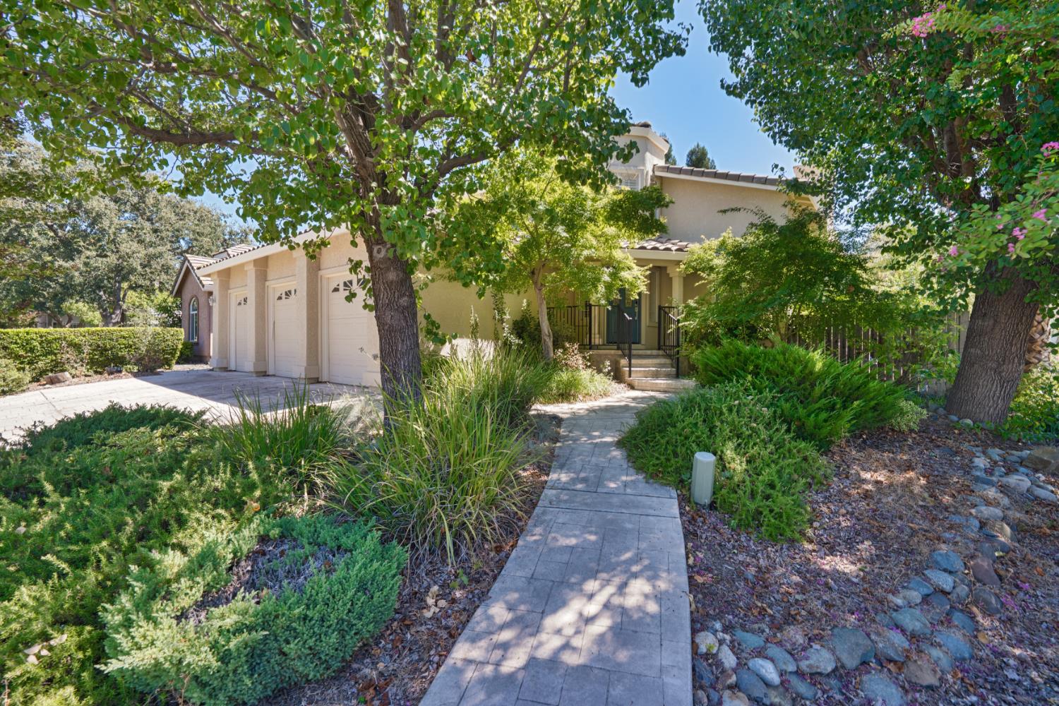 6901 Fallsbrook Court
