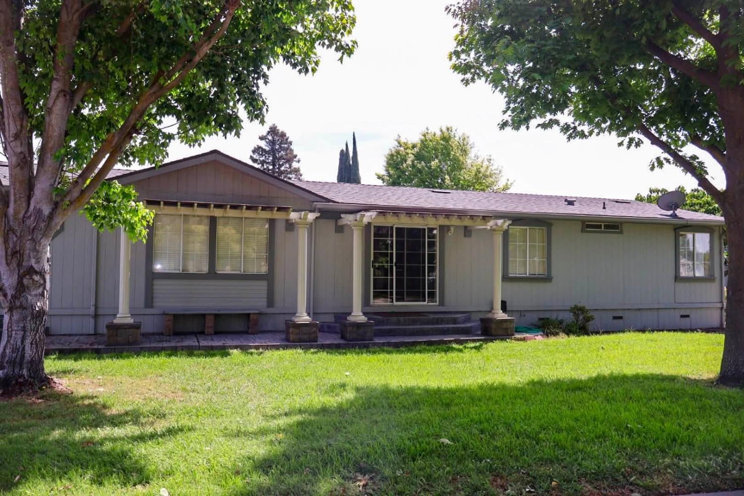 8 Silverwood Court