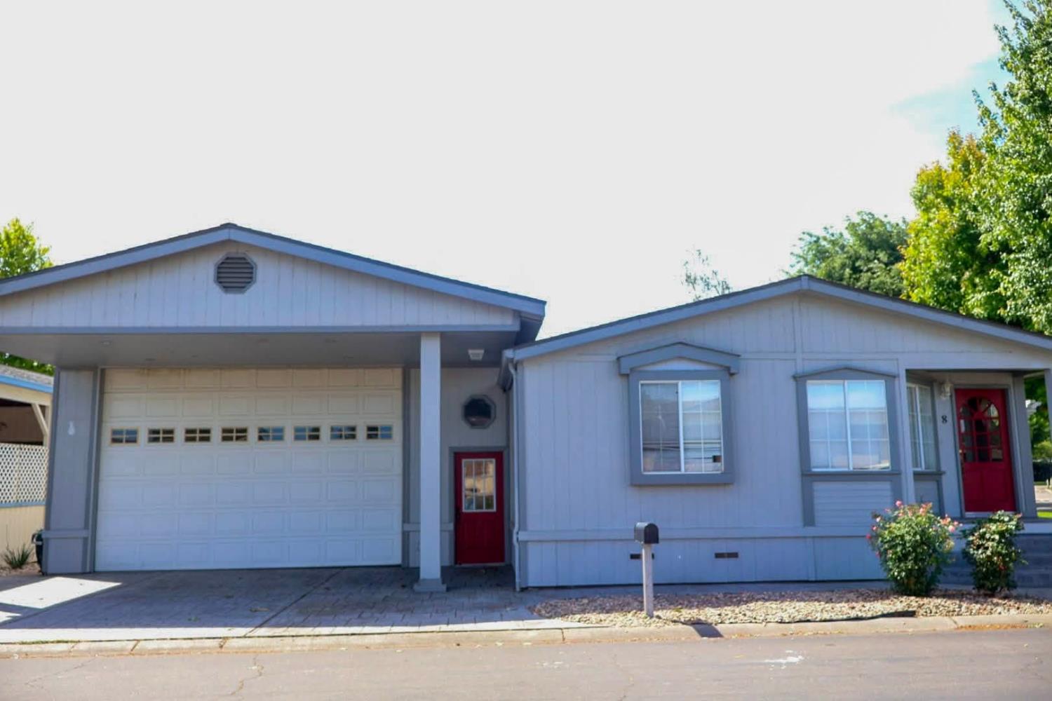 8 Silverwood Court