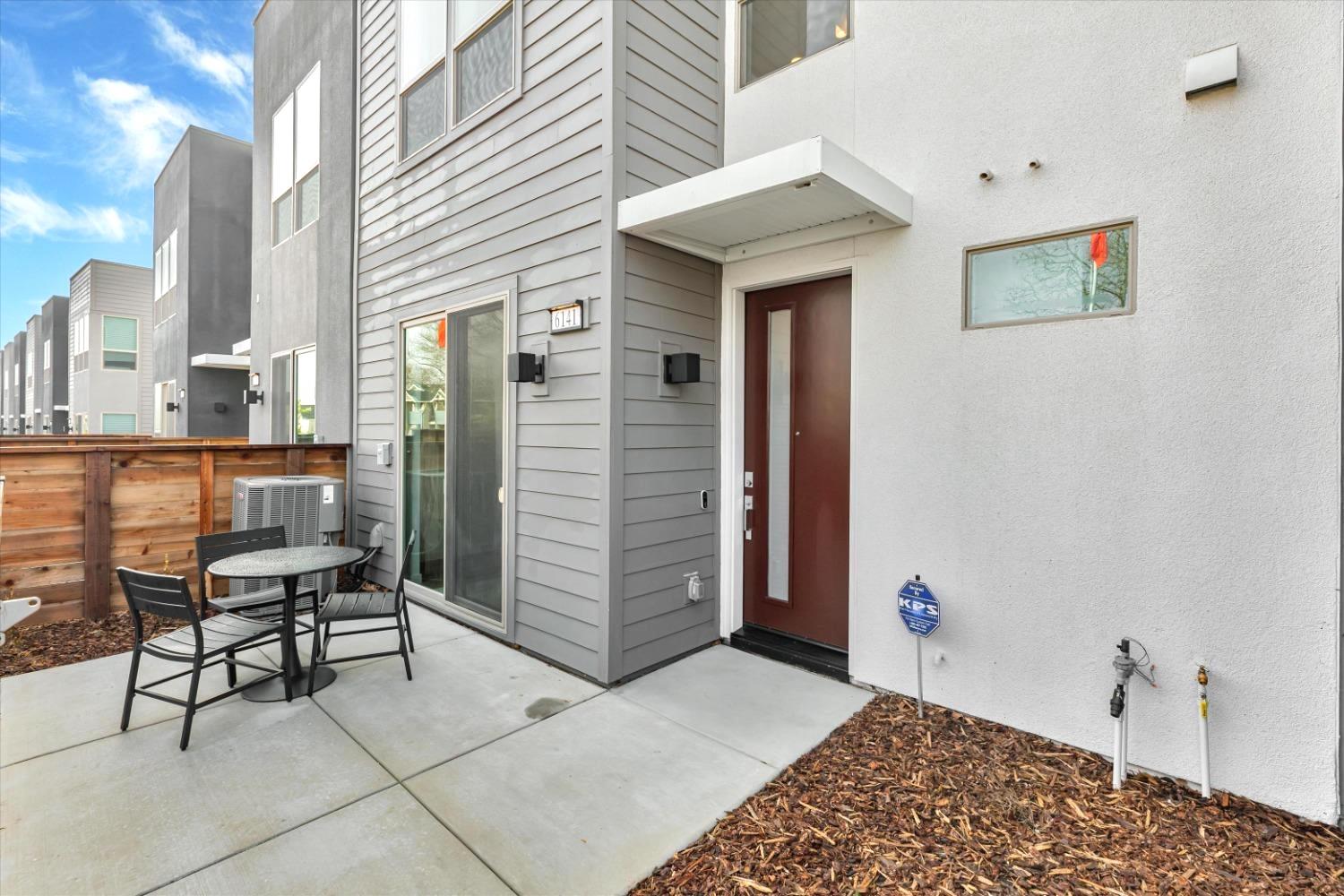 6141 Bridgecross Drive