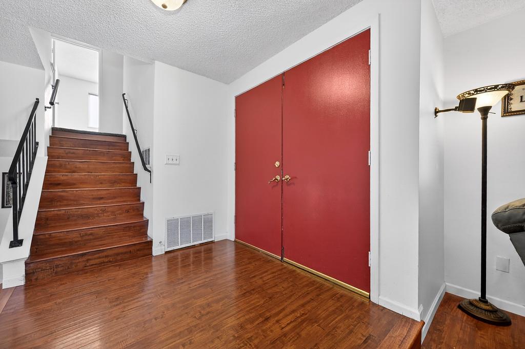 8204 Scarlet Oak Circle