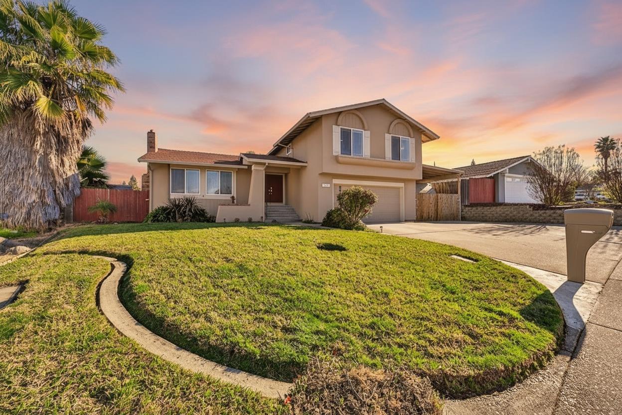 8204 Scarlet Oak Circle