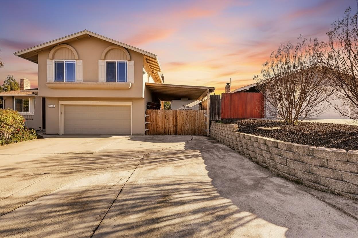 8204 Scarlet Oak Circle