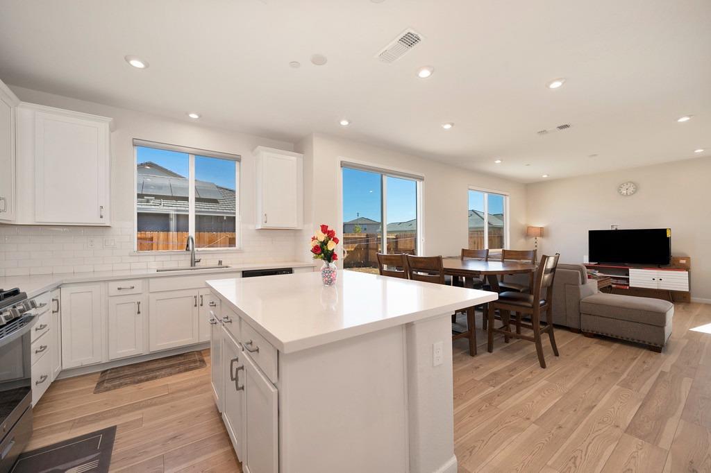 9476 Del Seis Drive