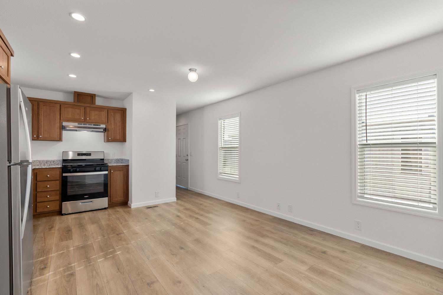 3707 Farmington Road 7