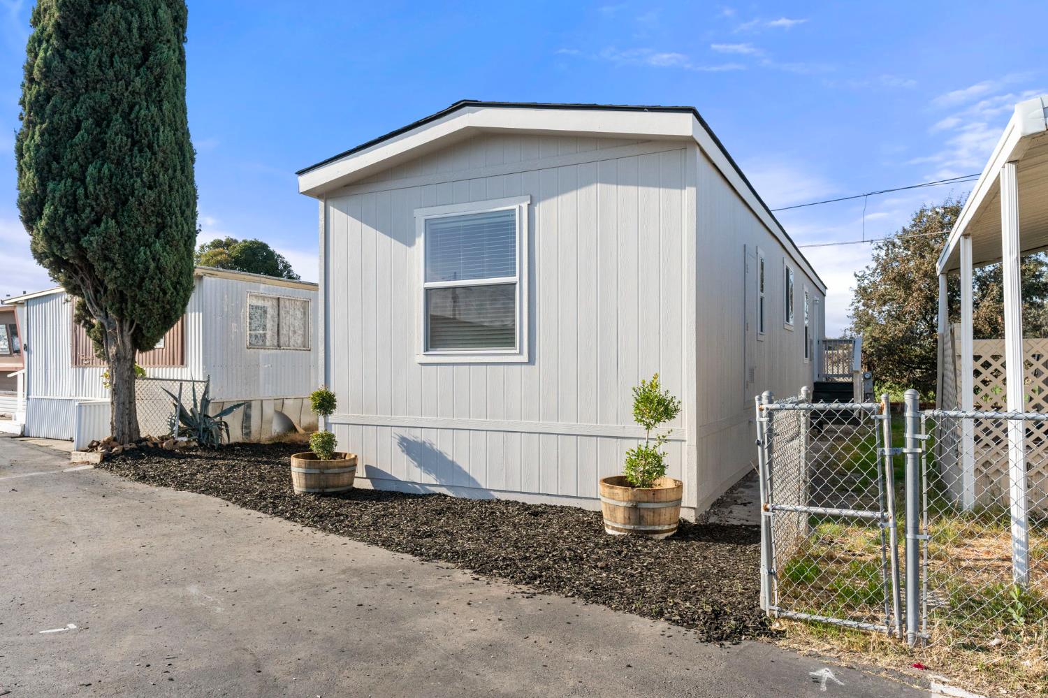 3707 Farmington Road 7