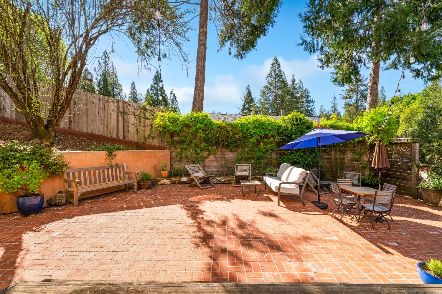 990 Thompson Way