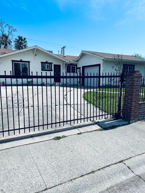 7451 Red Willow Street Sacramento CA 95822