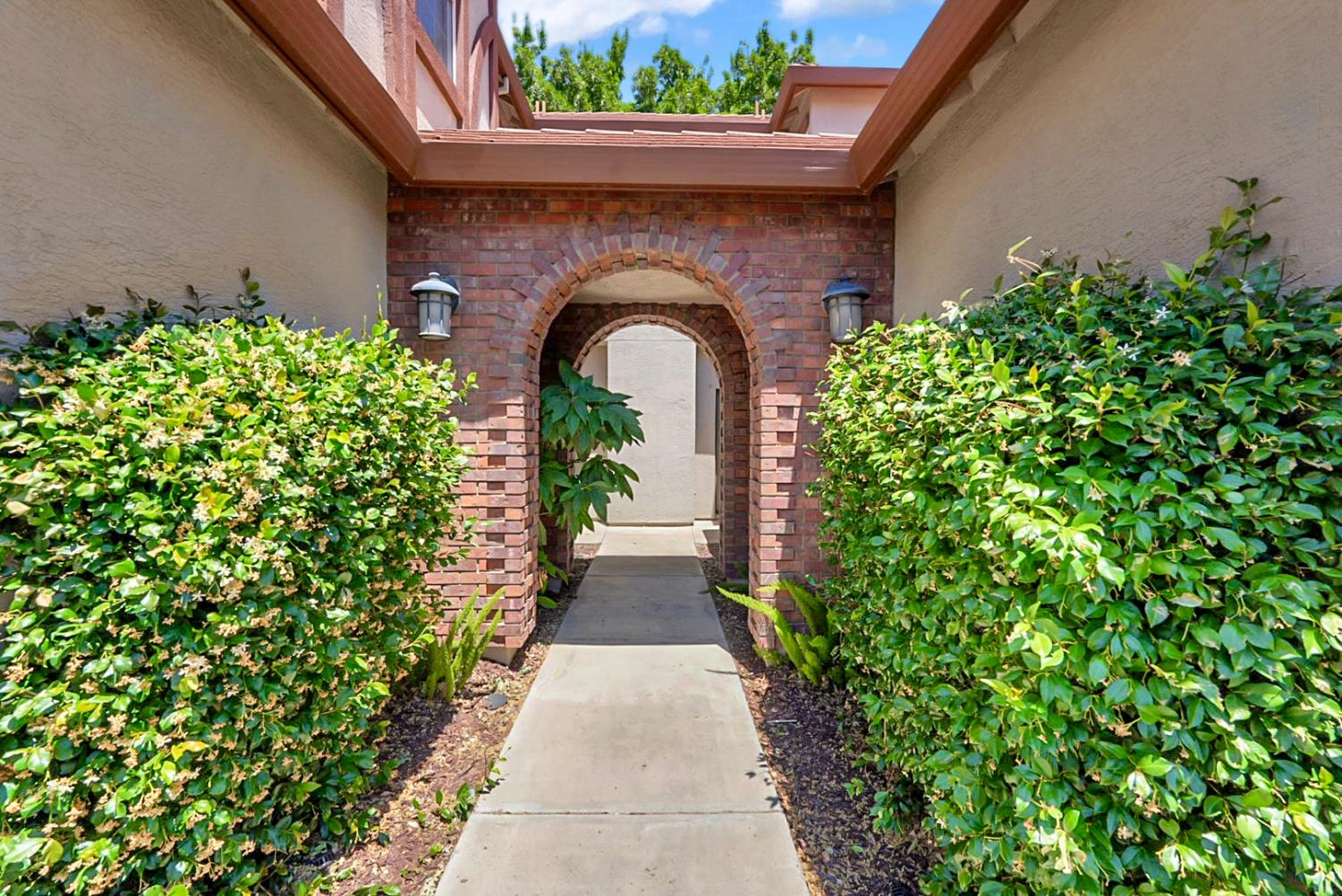 91 W Jalisco Street