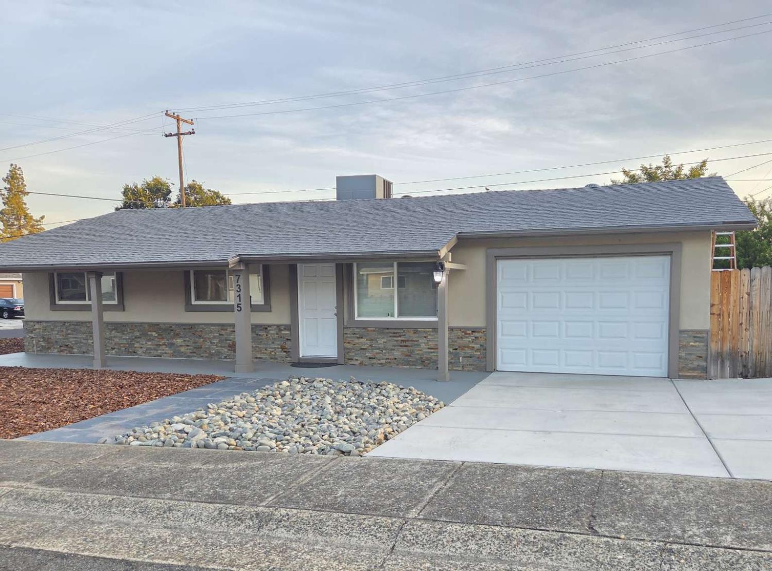 7315 Grand Oaks Boulevard